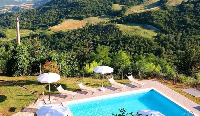 Wonderful private villa with WIFI, private pool, TV, terrace and panoramic view, close to Urbino