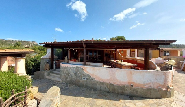 Wonderful private villa for 7 guests with A/C, TV, patio, pets allowed and panoramic view