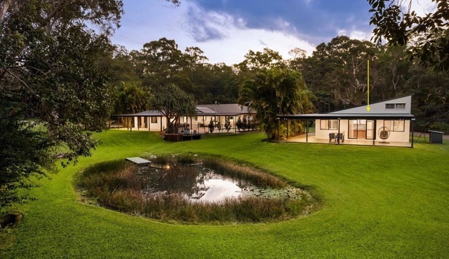 Your tranquil escape by the lake. Minutes from Noosa and sunny coast beaches. in Weyba Downs