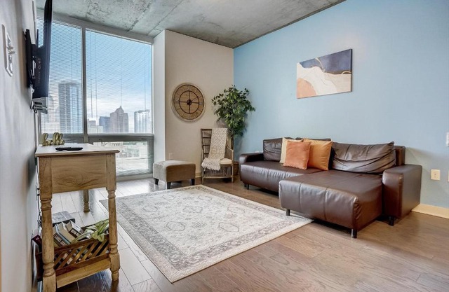 FRONTDESK Uptown Apts with City Views Charlotte in Charlotte