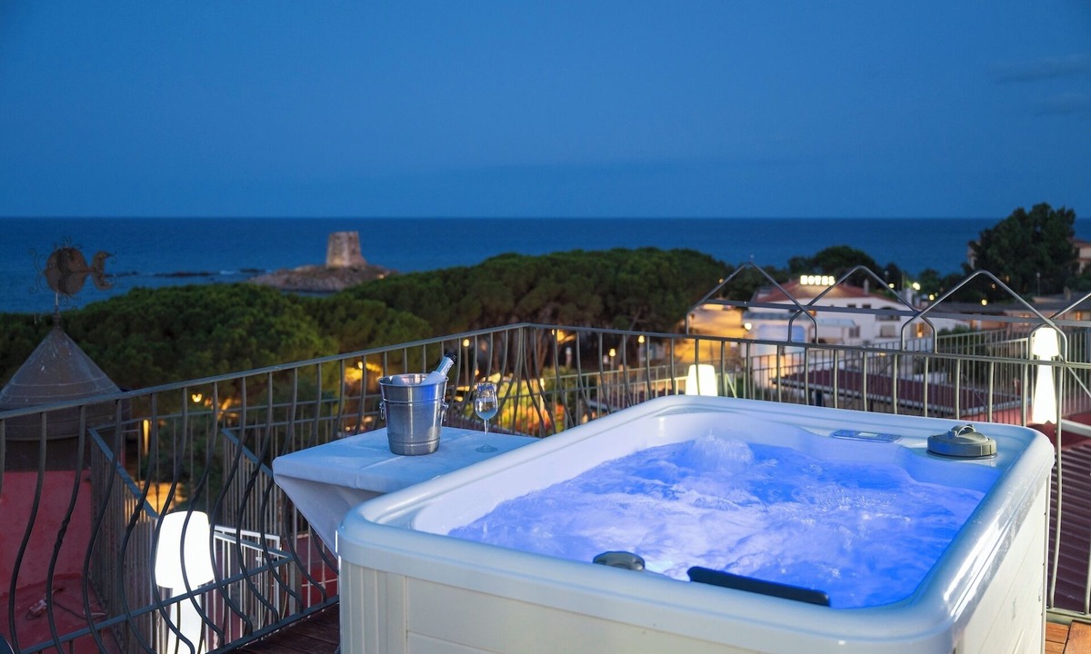 Torre di Bari Hotel | Aparthotel Domus De Janas Sul Mare
