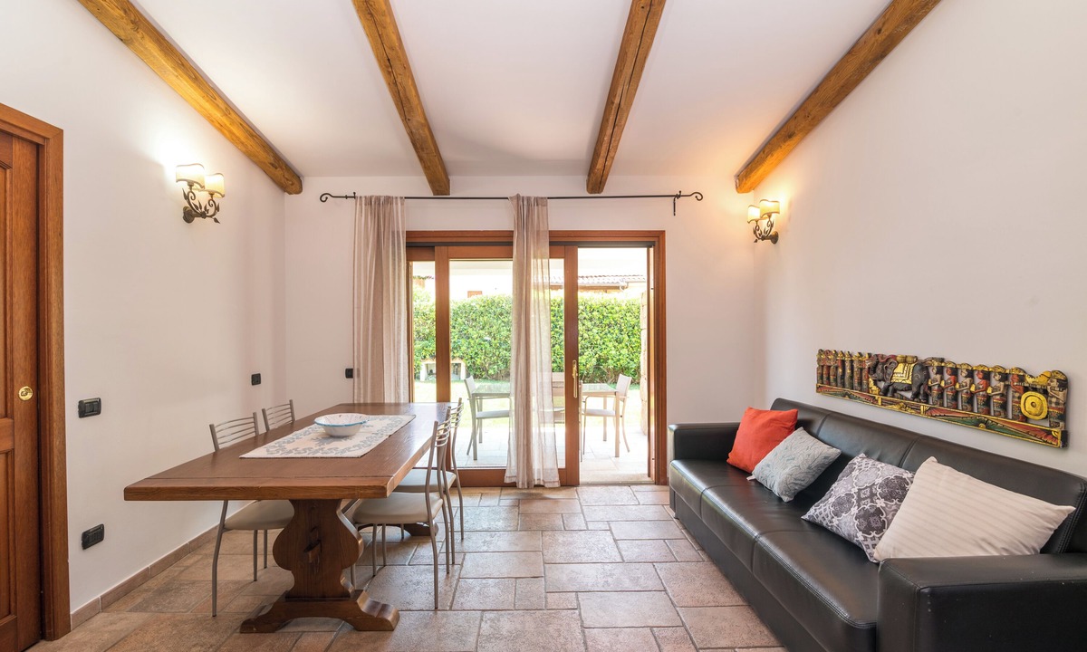 Porto San Paolo House | Holiday Home "Villa Teresa" with Shared Pool, Private Terrace & Air Conditioning