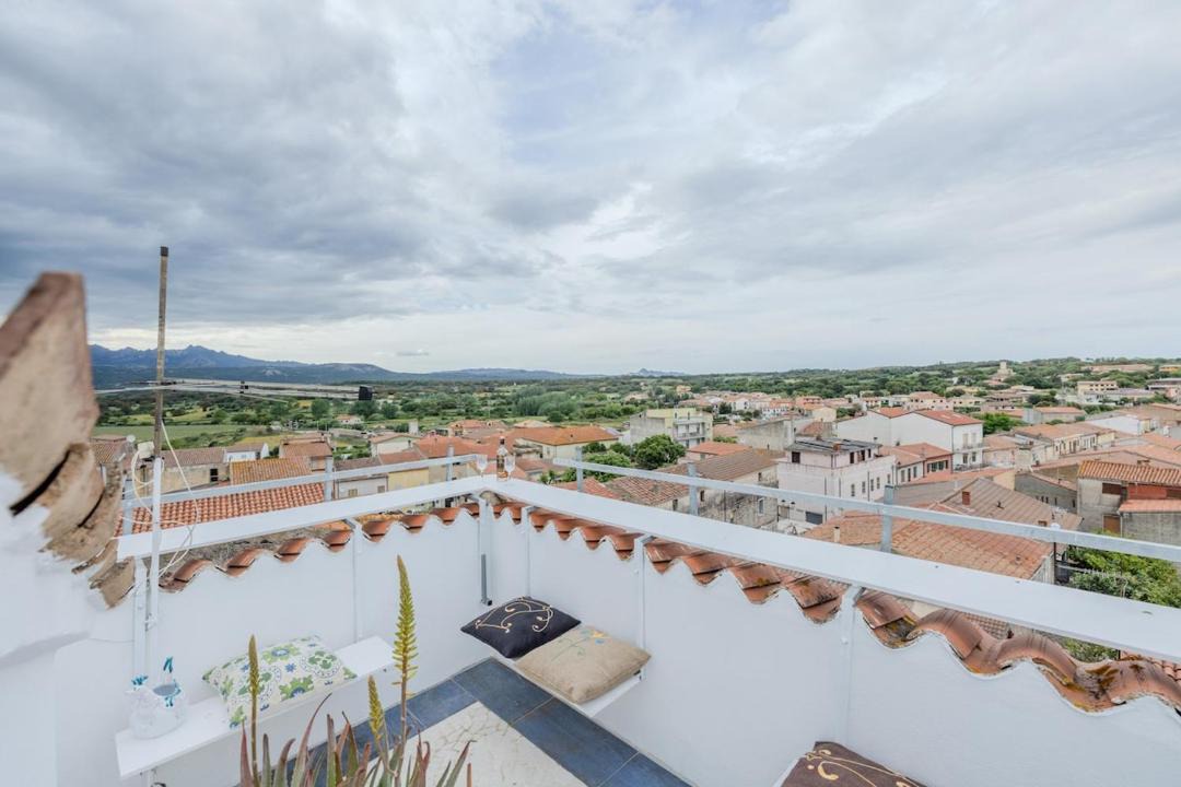 Monti Apartment | MonArt Historic Home - Art Rooftop & Sunsets
