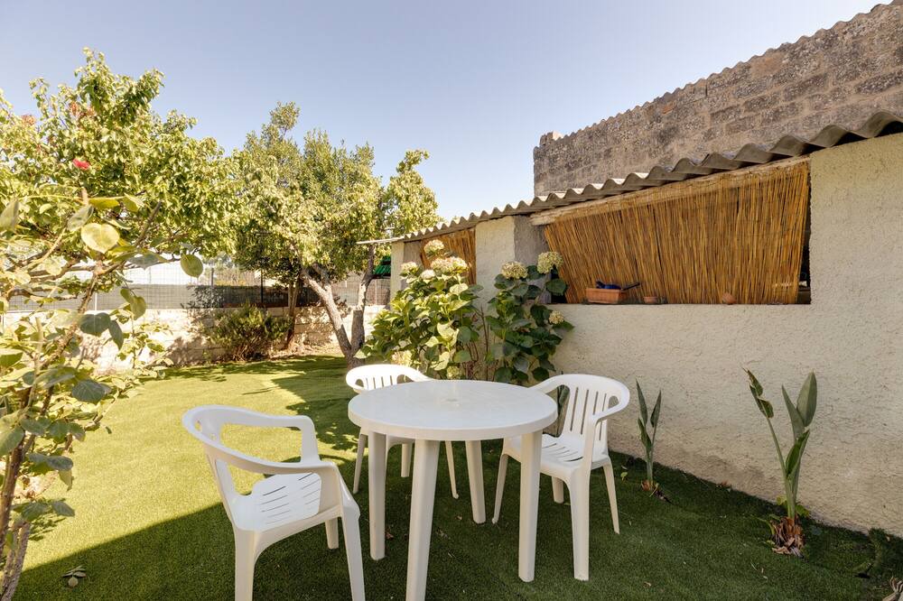 Photo of Patio Balcony in Magomadas