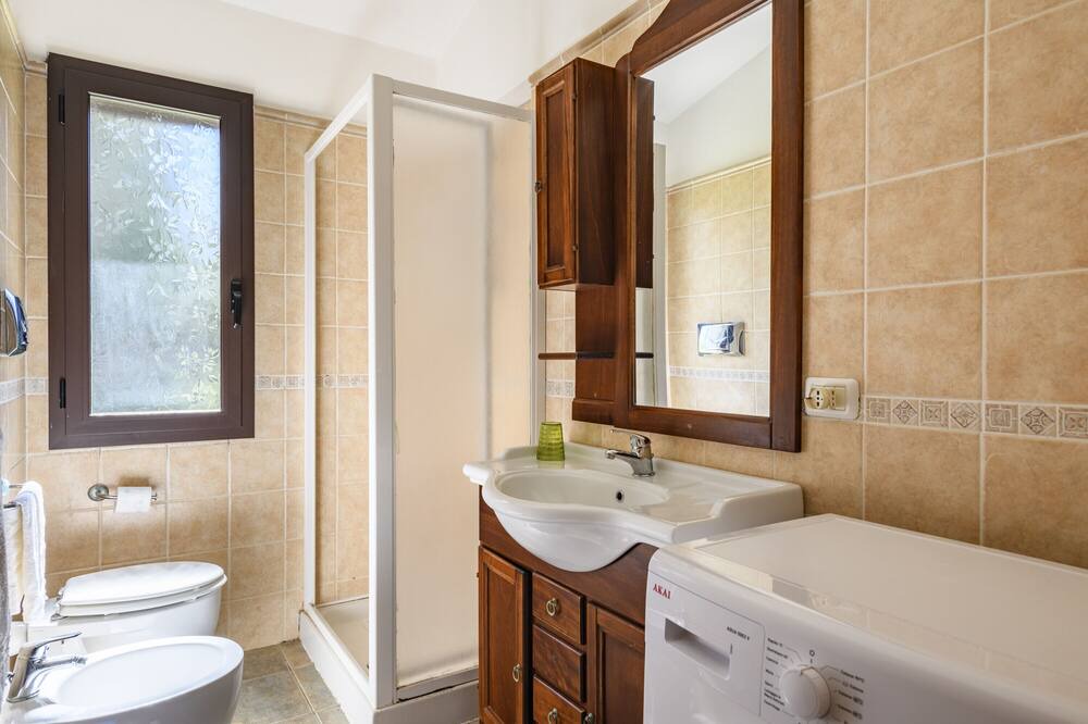 Photo of Bathroom in Elini