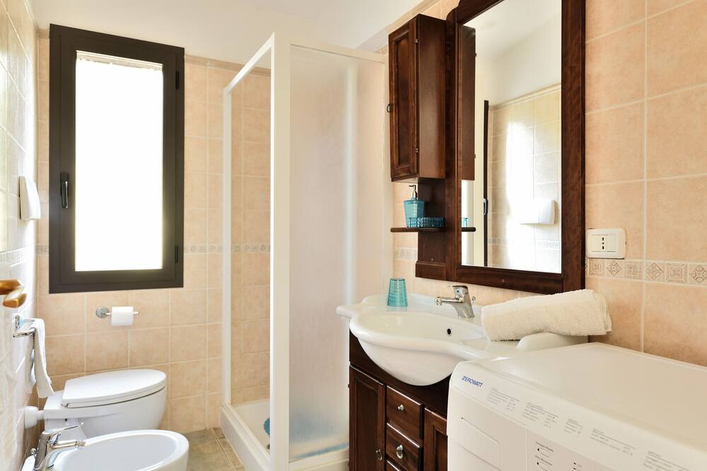 Photo of Bathroom in Elini