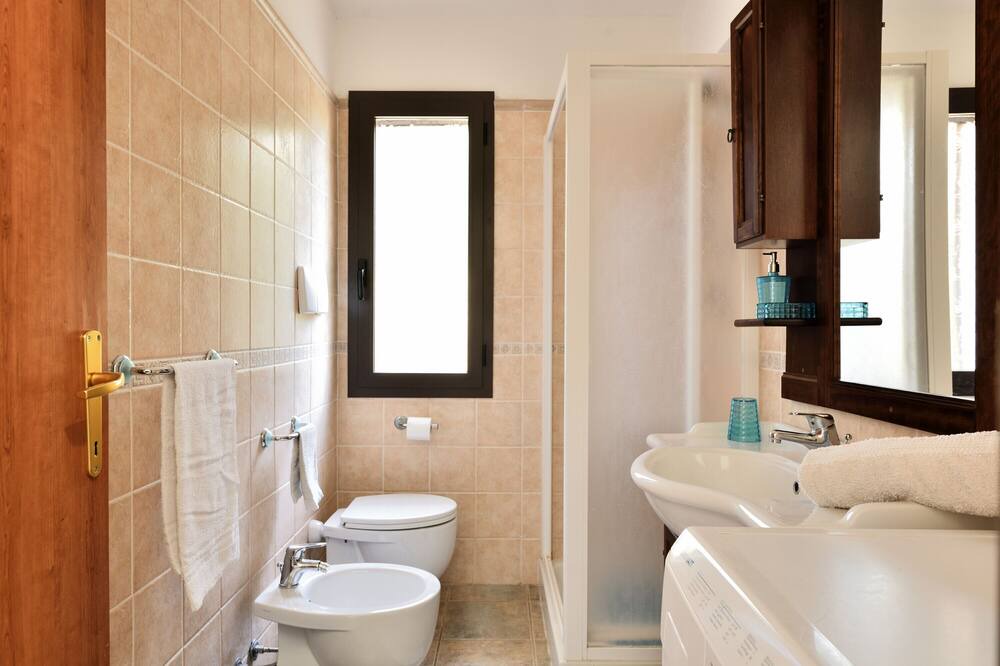 Photo of Bathroom in Elini