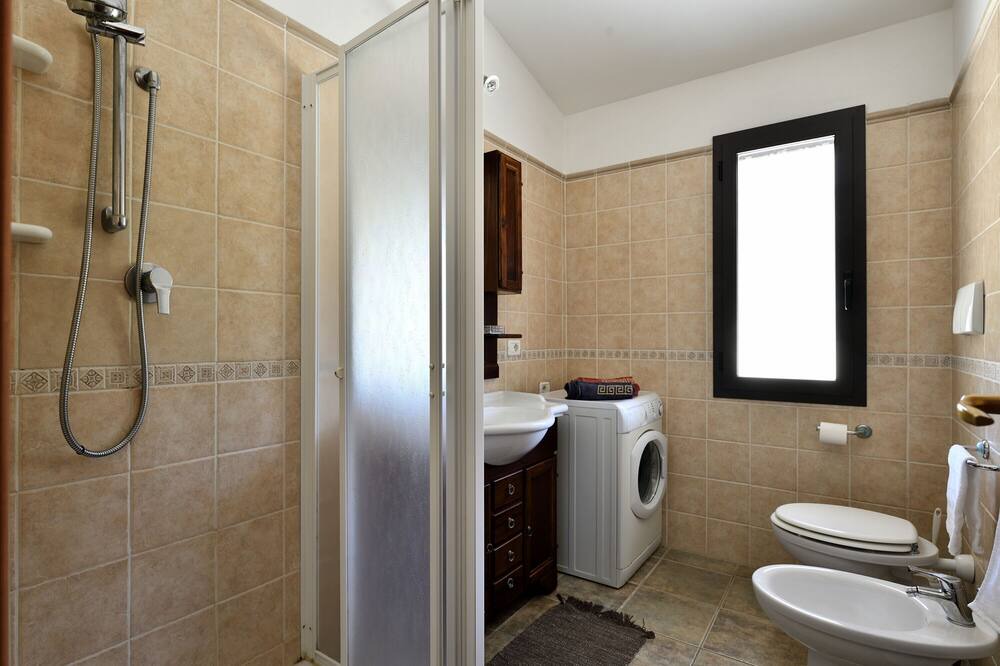 Photo of Bathroom in Elini