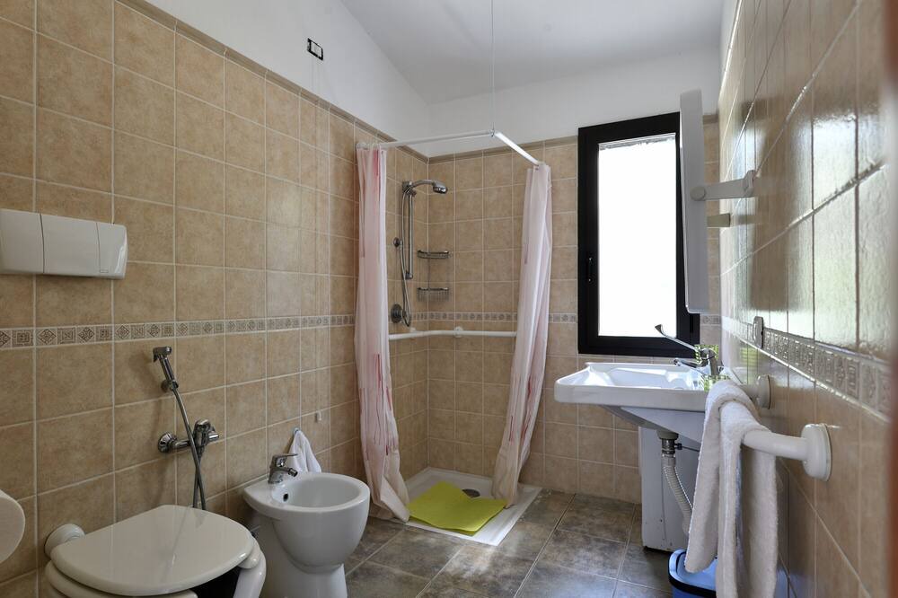 Photo of Bathroom in Elini