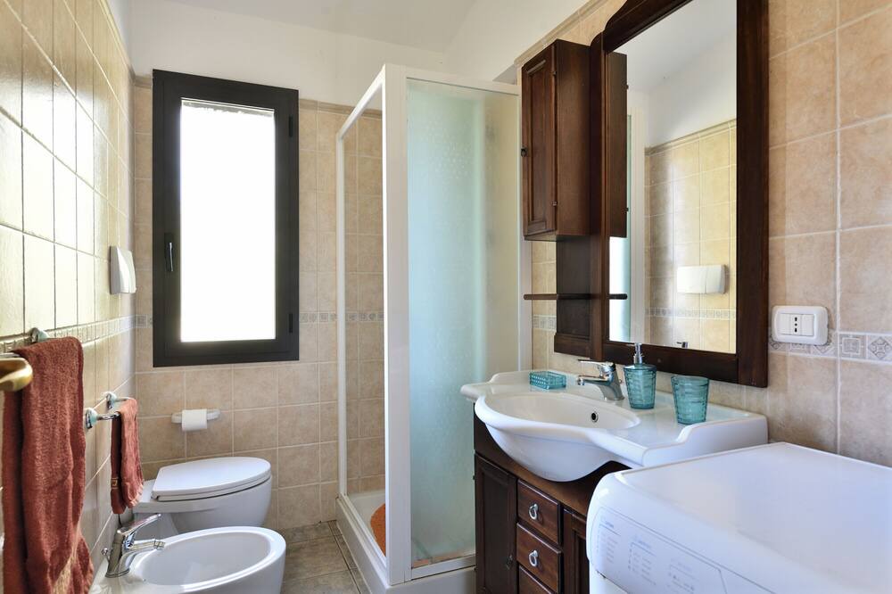 Photo of Bathroom in Elini