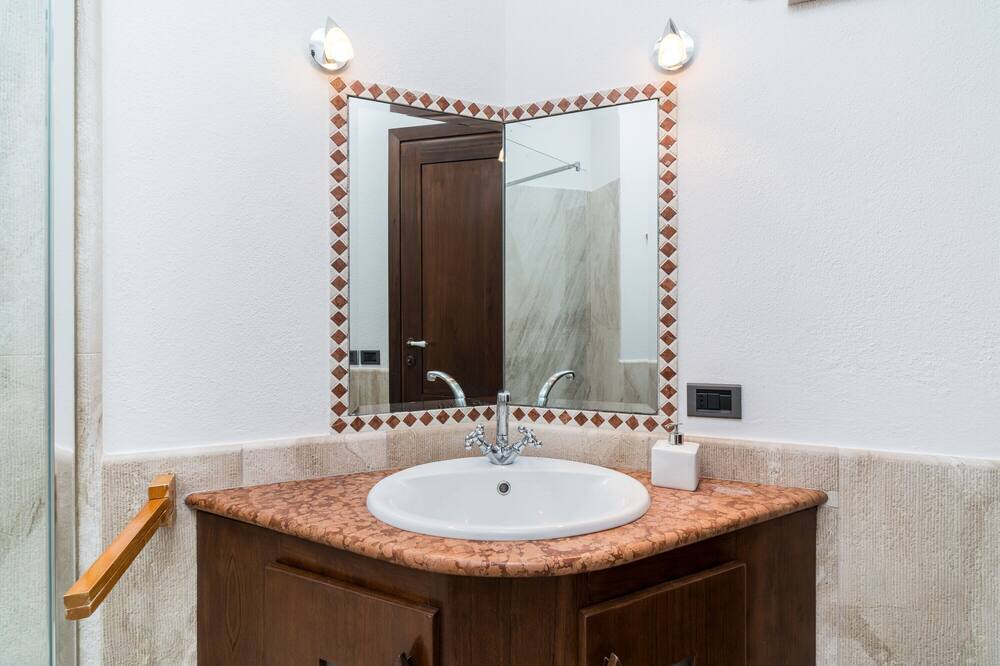 Photo of Bathroom in Orani