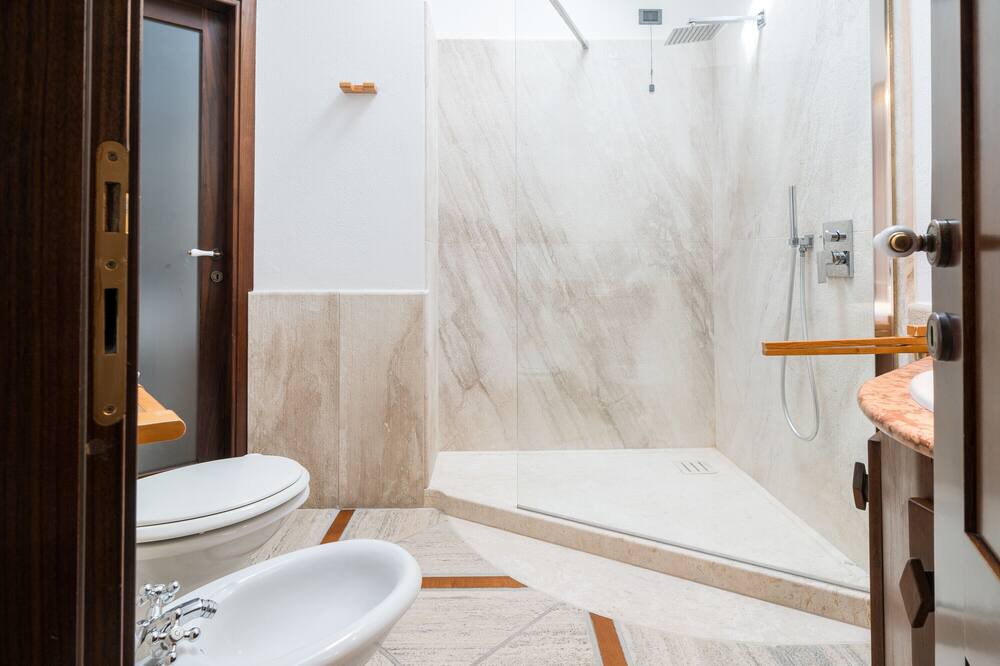 Photo of Bathroom in Orani