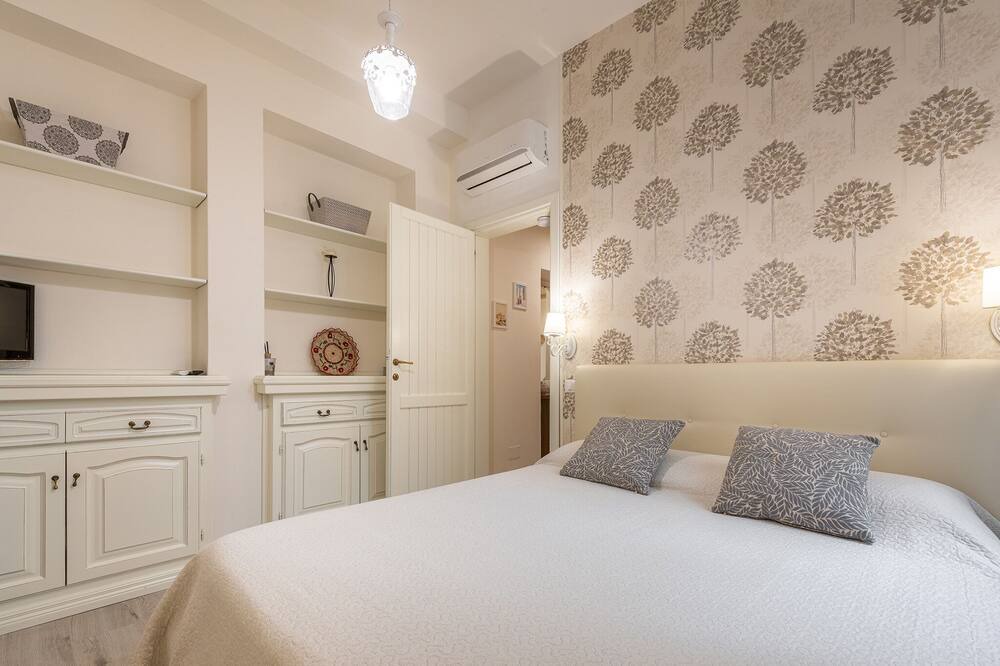 Photo of Bedroom in Historic Castle District
