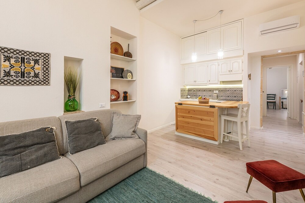 Photo of Livingroom in Historic Castle District