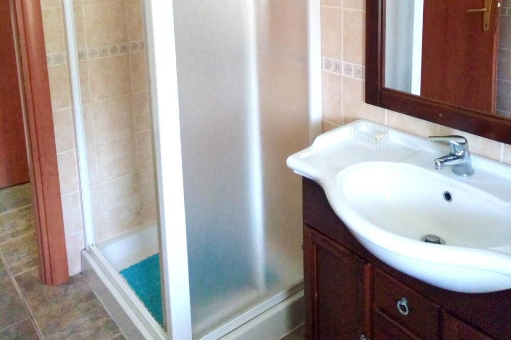 Photo of Bathroom in Elini