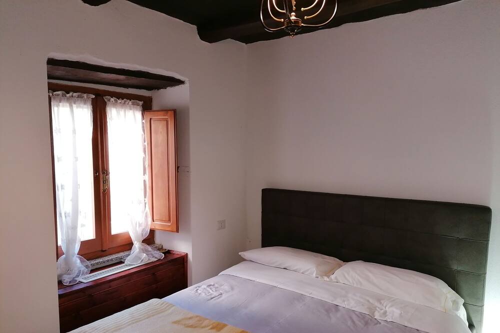 Photo of Bedroom in Desulo