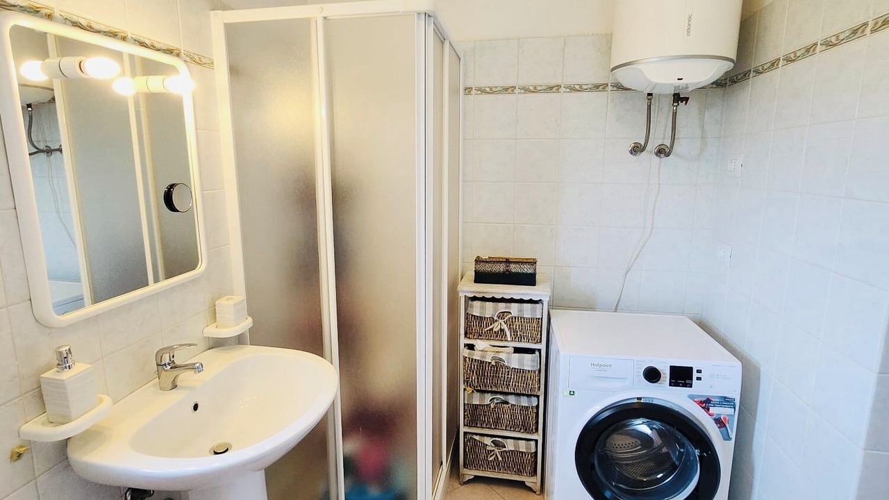 Photo of Bathroom in Case Peschiera-Lu Fraili