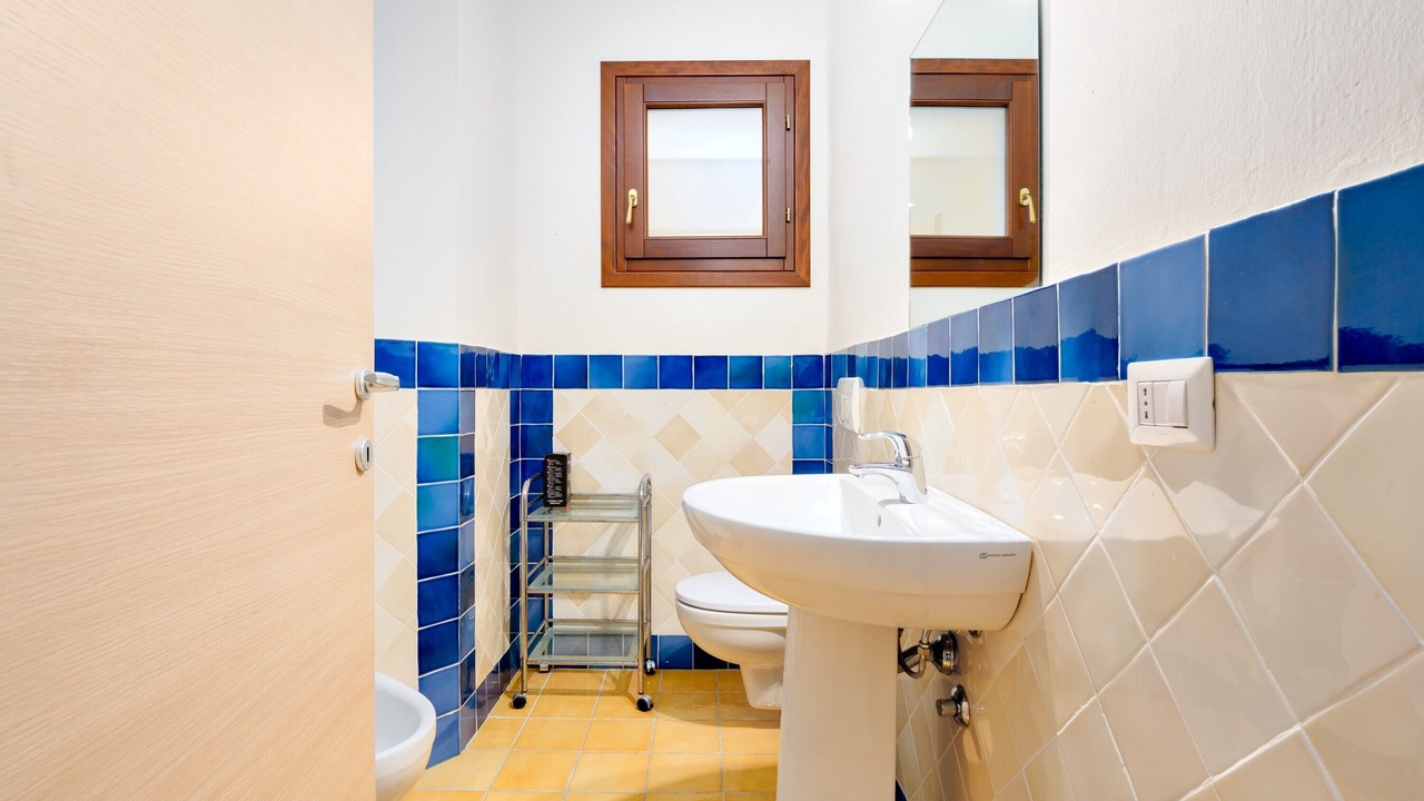 Photo of Bathroom in Baia Caddinas