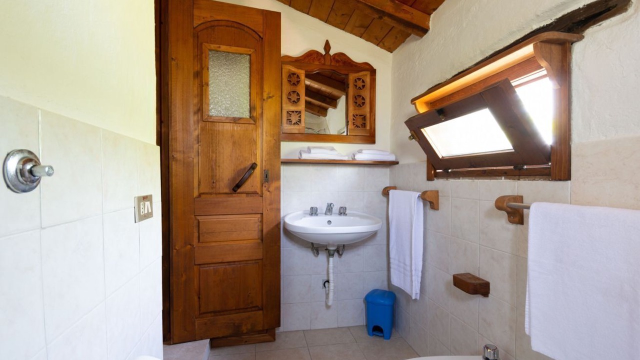 Photo of Bathroom in Oliena