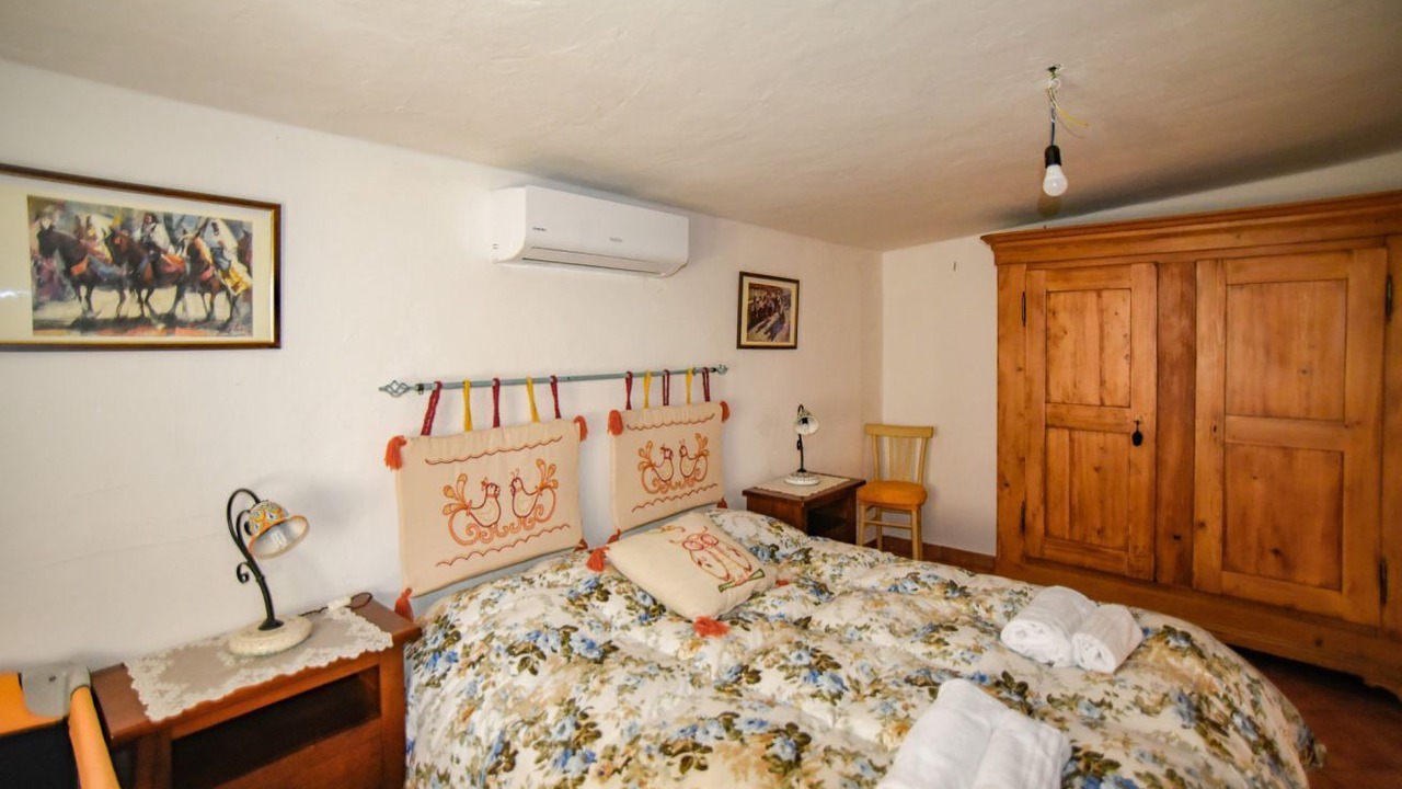Photo of Bedroom in Oliena