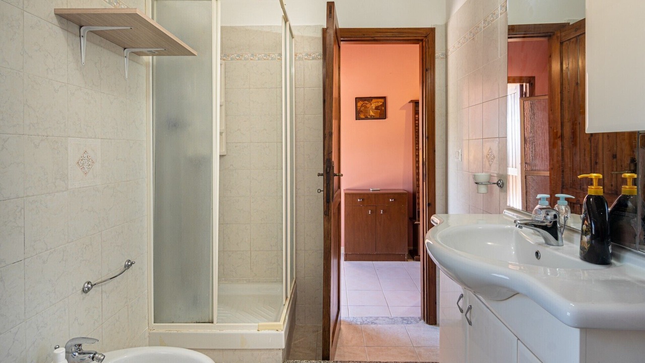Photo of Bathroom in Iglesias Historic Centre