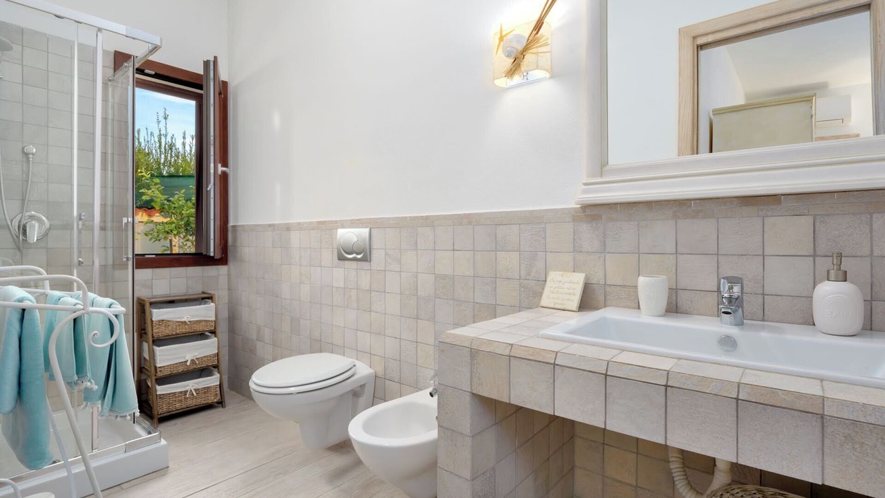 Photo of Bathroom in Baia Caddinas