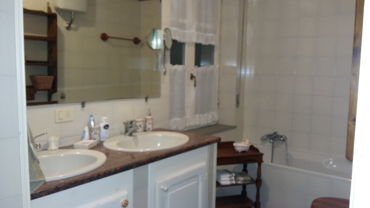 Photo of Bathroom in Oristano Historic Centre