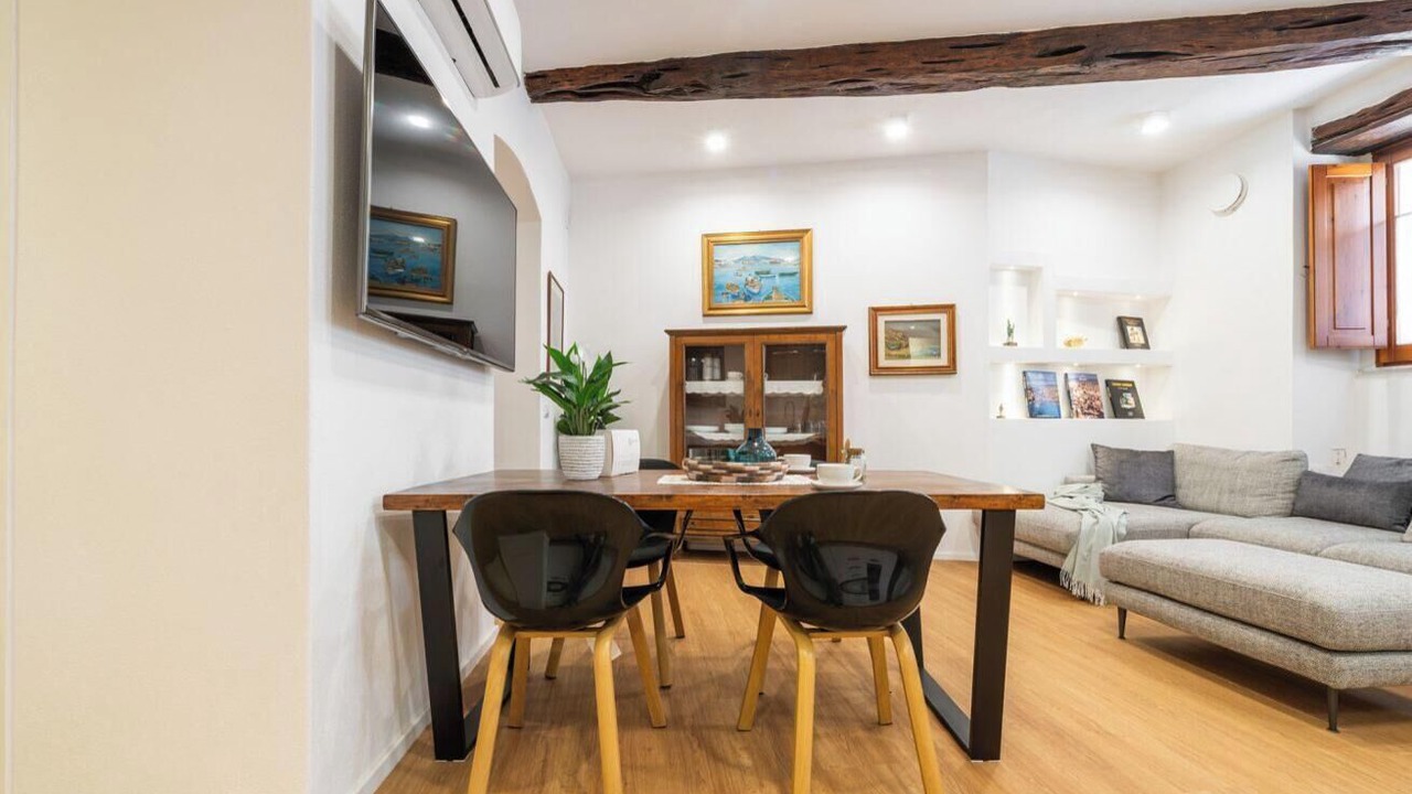 Photo of Livingroom in Historic Castle District
