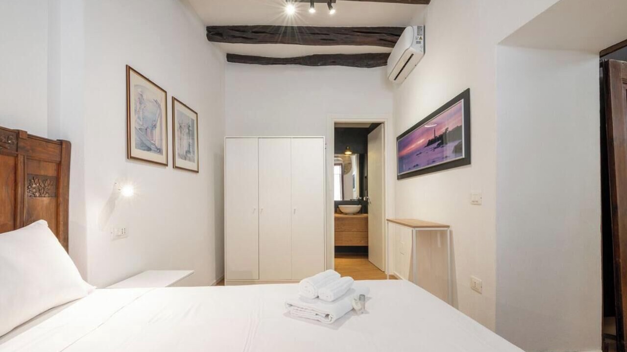 Photo of Bedroom in Historic Castle District