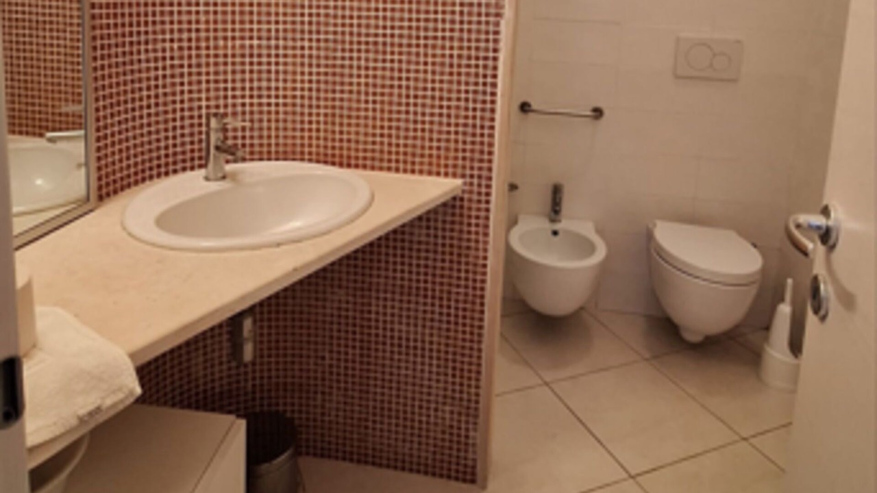 Photo of Bathroom in Canneddi
