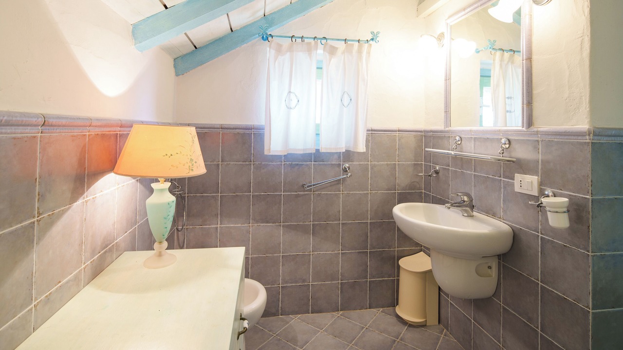 Photo of Bathroom in Baia Caddinas