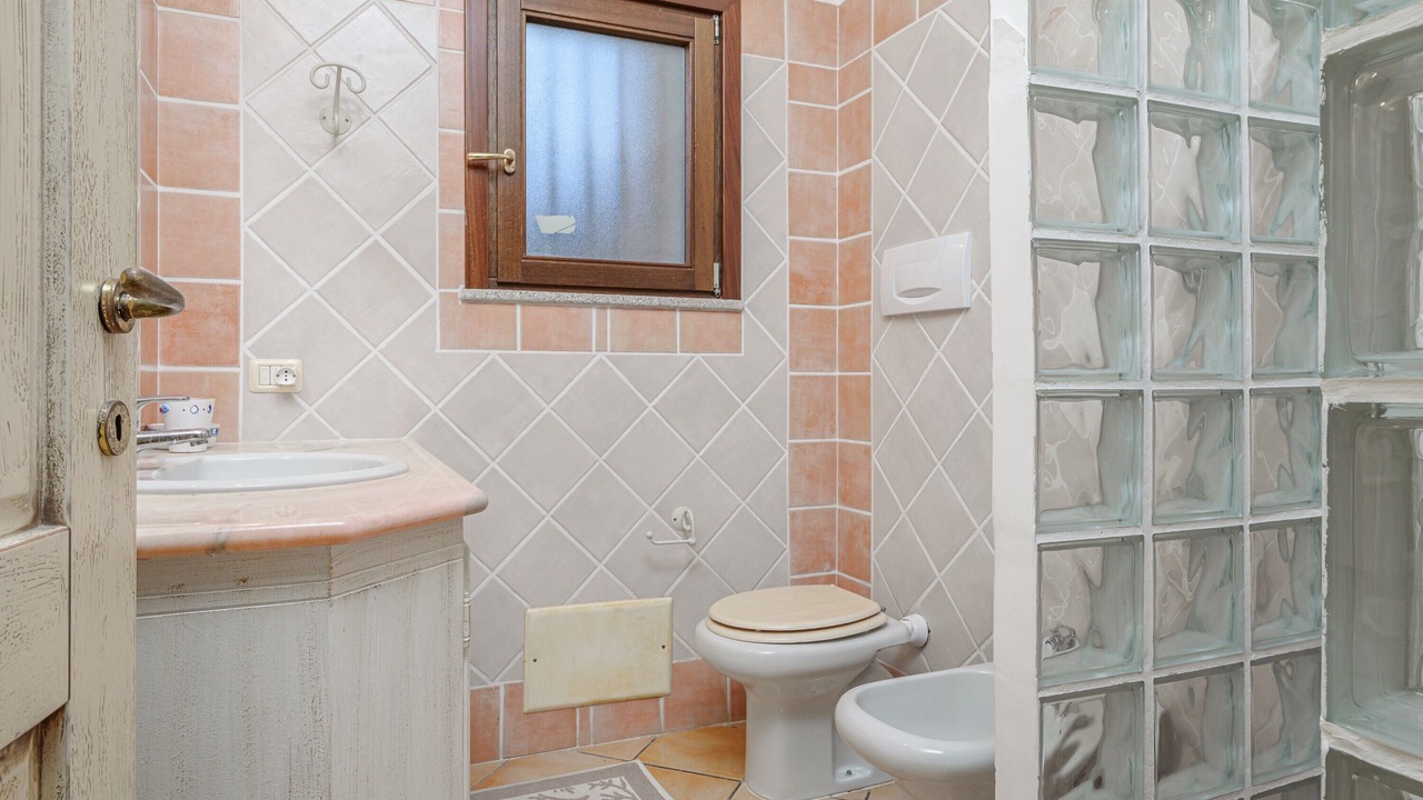 Photo of Bathroom in Baia Caddinas