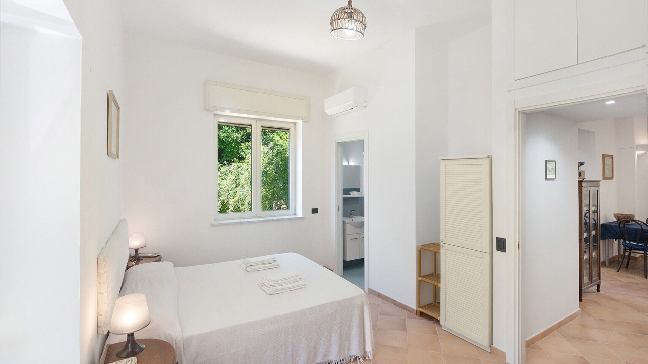Photo of Bedroom in Meta