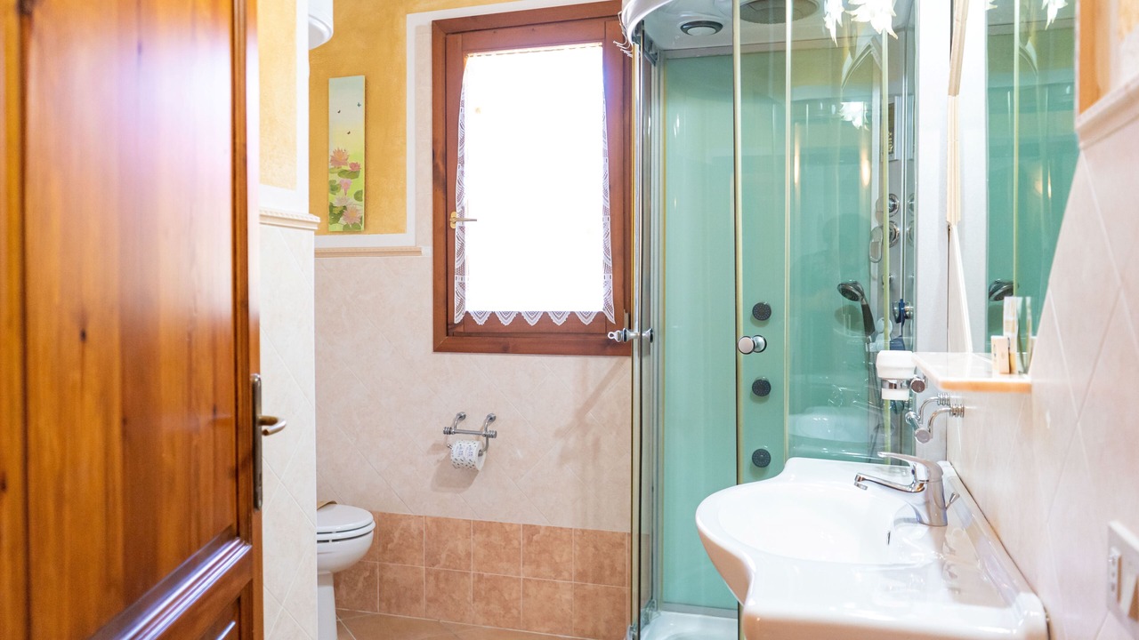 Photo of Bathroom in Buddittogliu Straulas