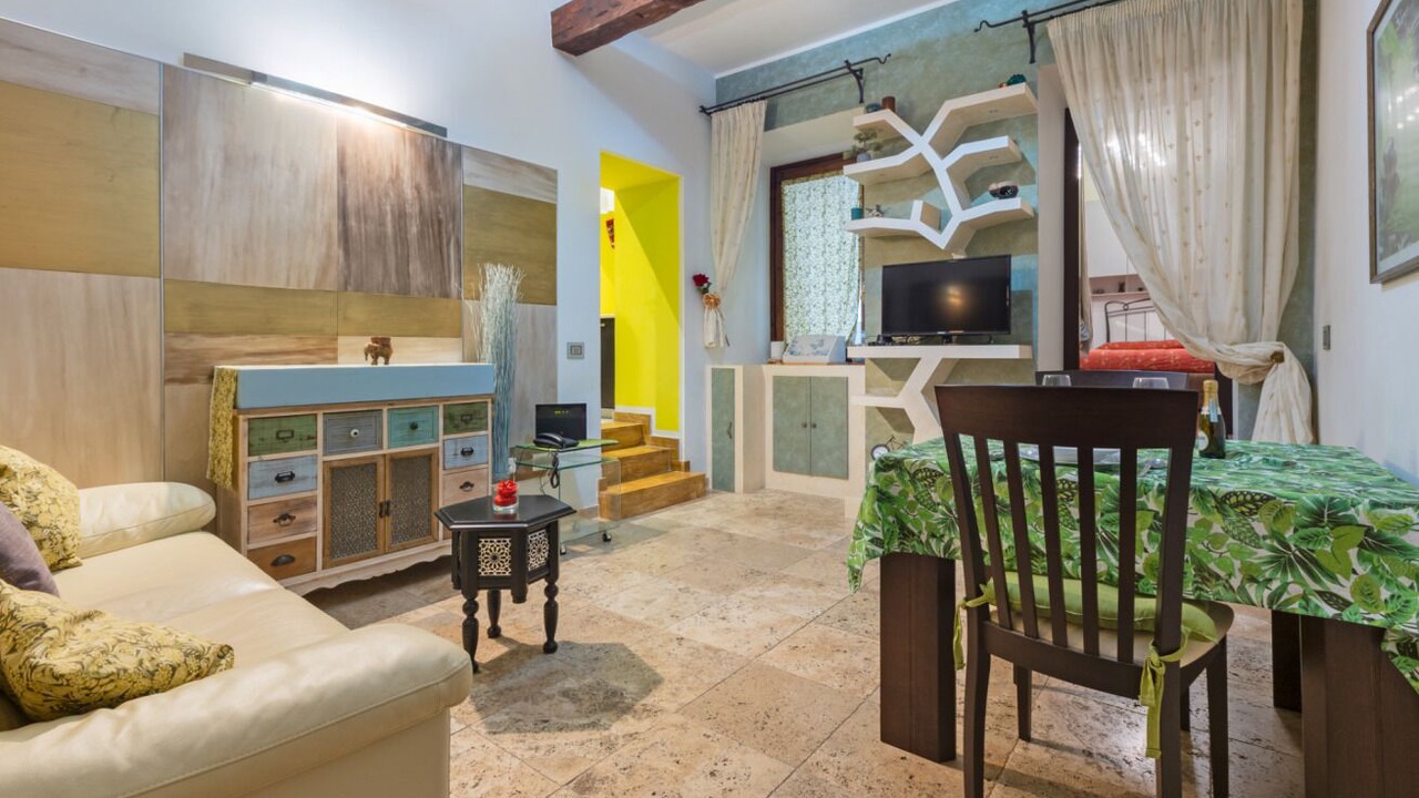 Photo of Livingroom in Historic Castle District