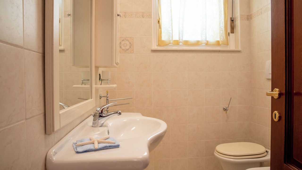 Photo of Bathroom in Lido