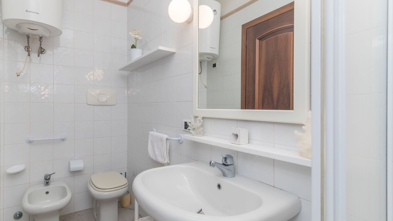 Photo of Bathroom in Baia Caddinas
