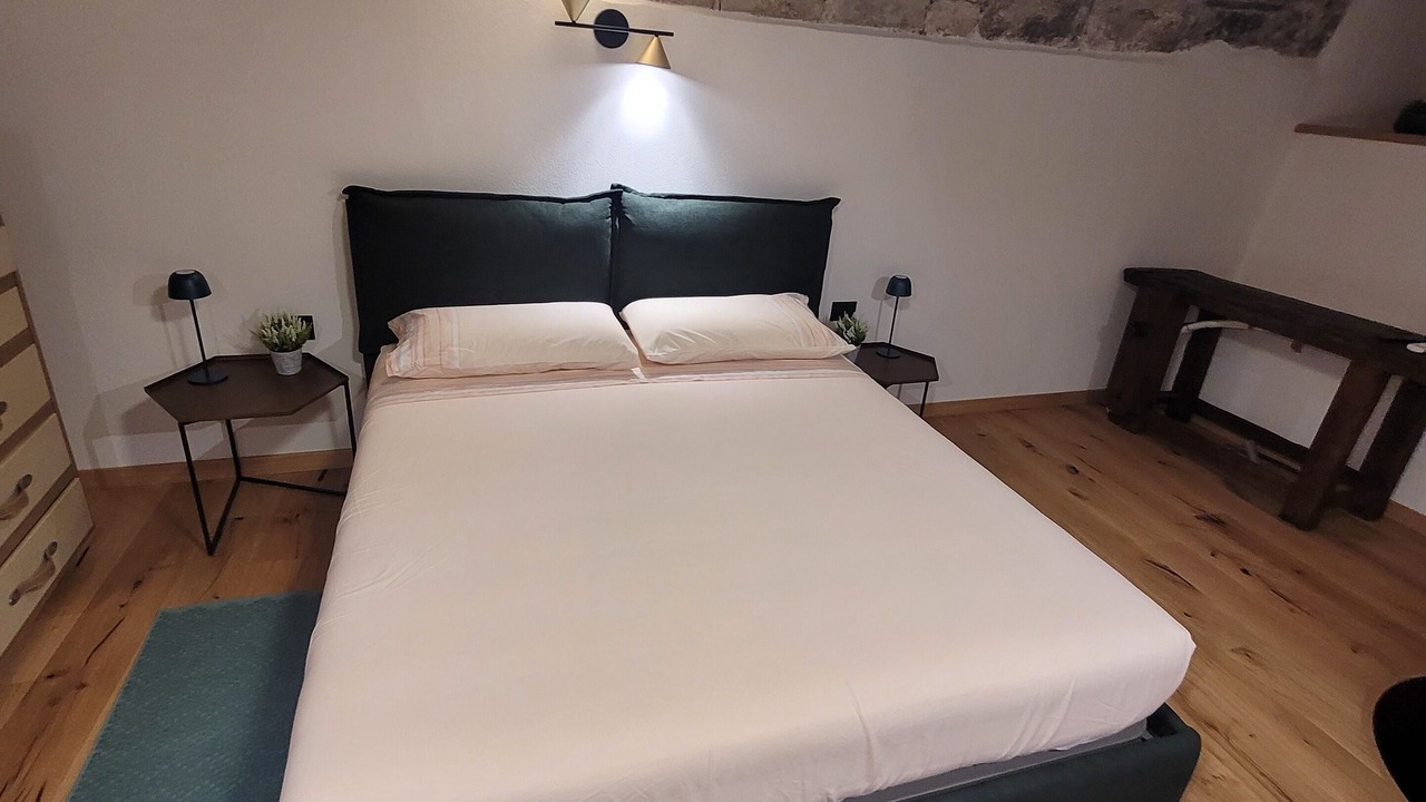 Photo of Bedroom in Historic Castle District