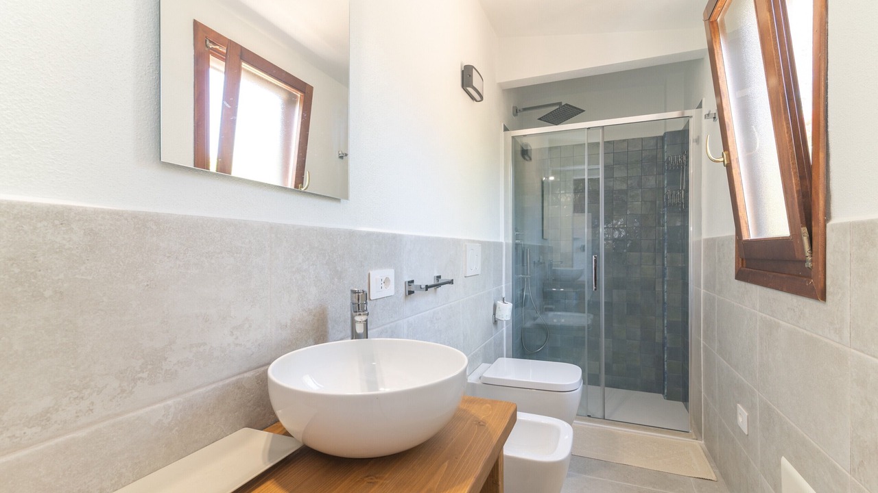 Photo of Bathroom in Case Peschiera-Lu Fraili