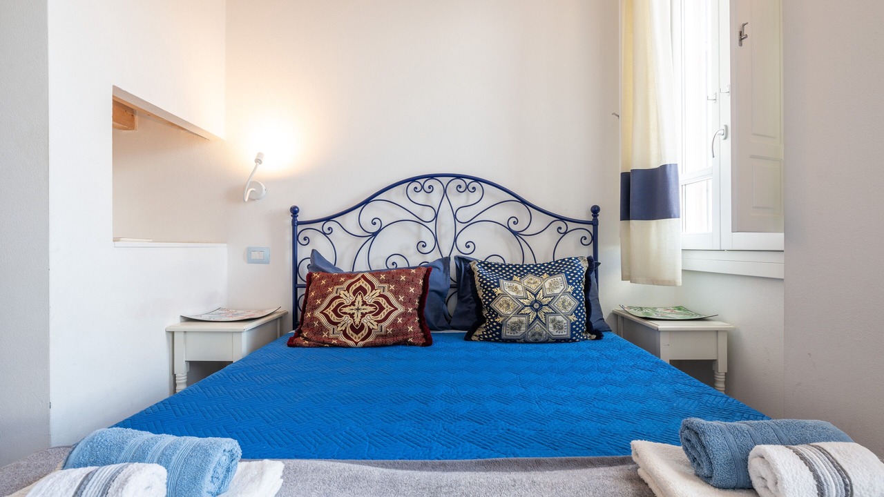 Photo of Bedroom in Historic Castle District
