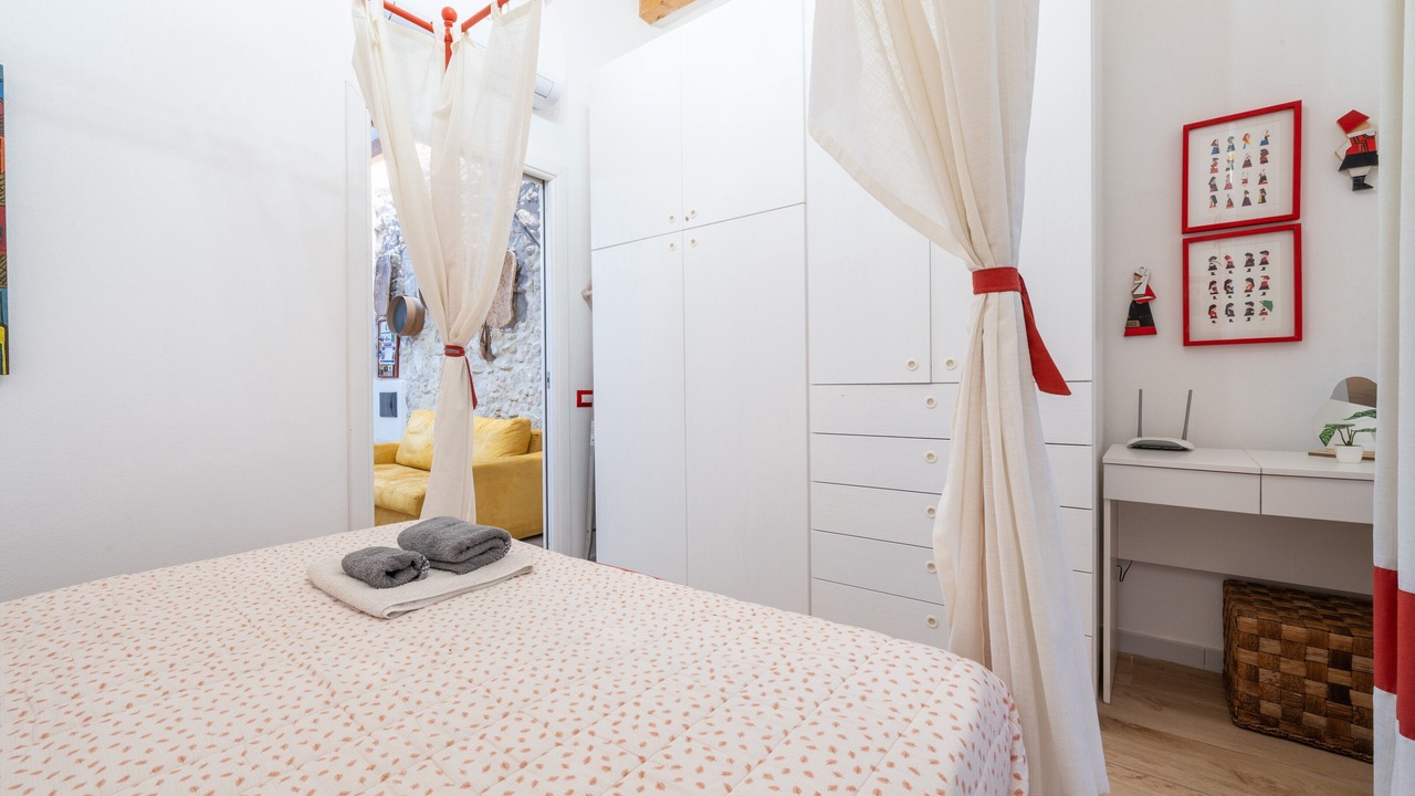 Photo of Bedroom in Historic Castle District