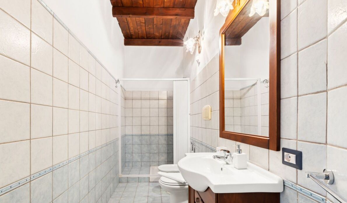 Photo of Bathroom in Oristano Historic Centre