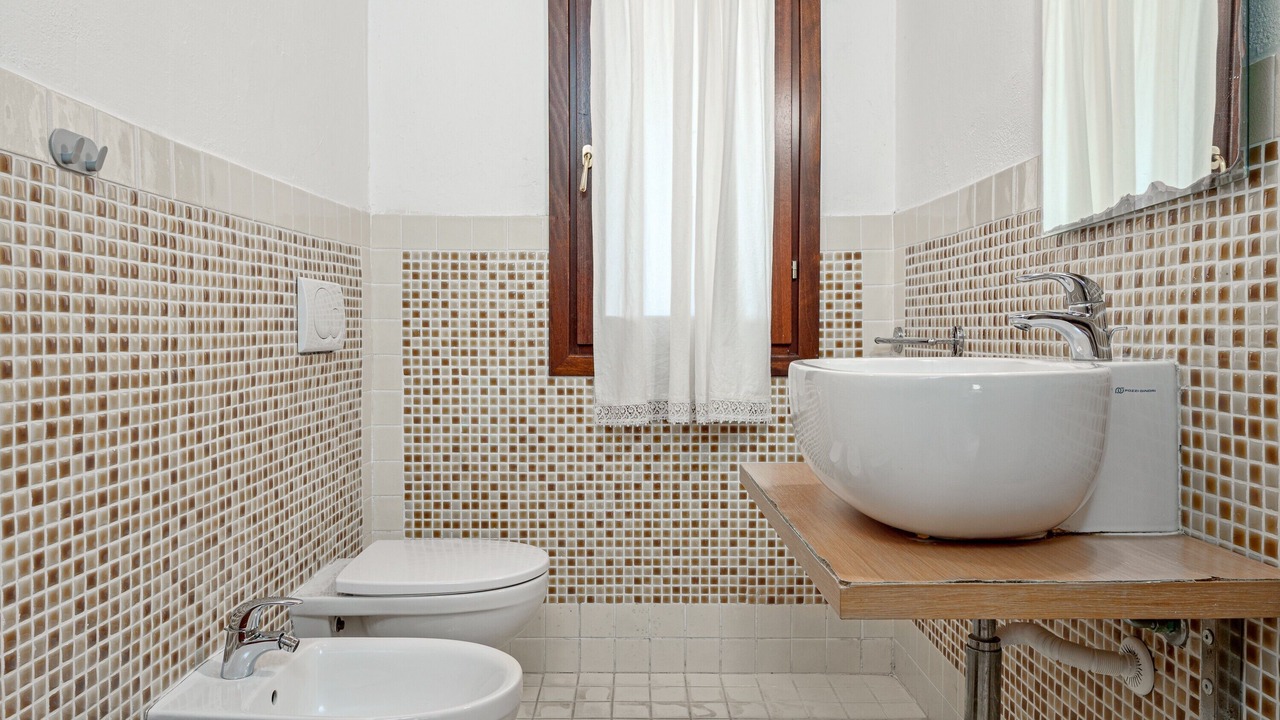 Photo of Bathroom in Baia Caddinas