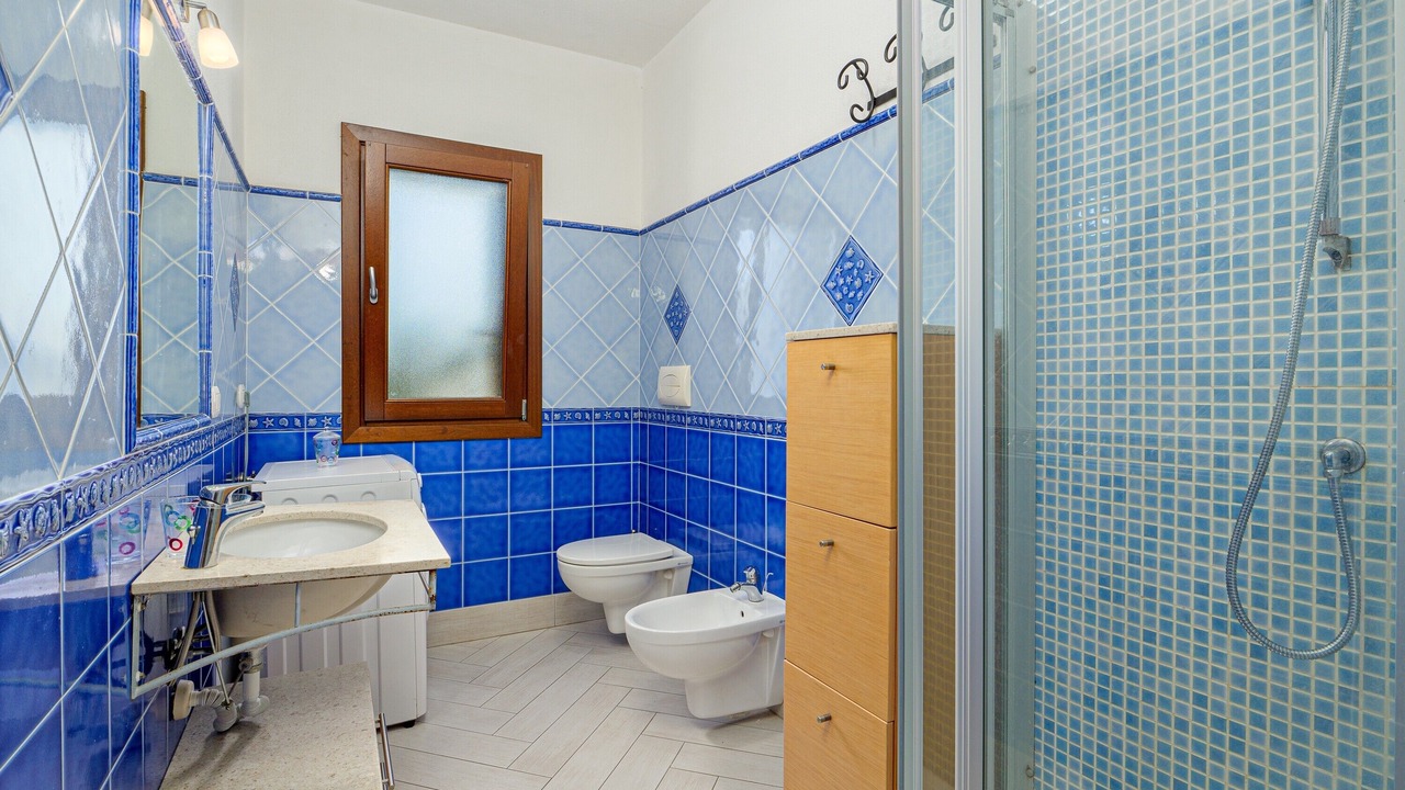 Photo of Bathroom in Case Peschiera-Lu Fraili
