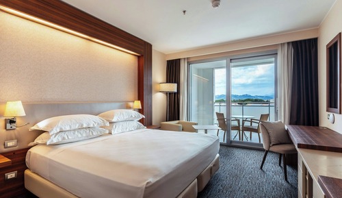 Superior Room, 1 King Bed, Non Smoking, Balcony