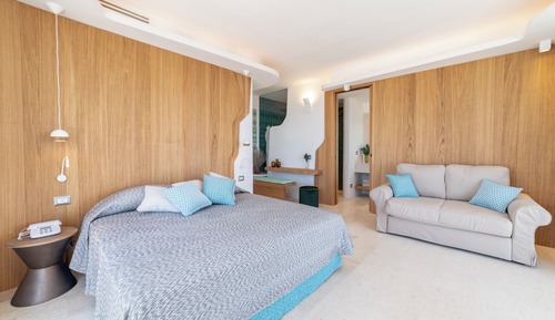 Queen Suite with Sea View