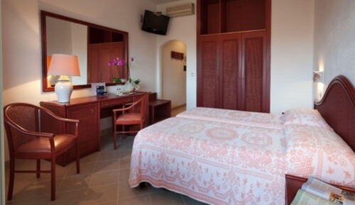 Classic Triple Room, City View