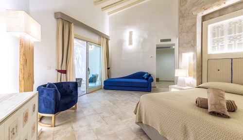Honeymoon Suite