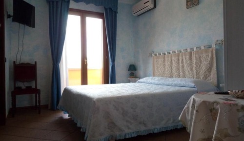 Club Double or Twin Room, 1 Bedroom, Private Bathroom, Hill View
