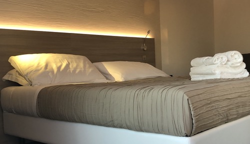 Superior Room, 1 King Bed, Patio